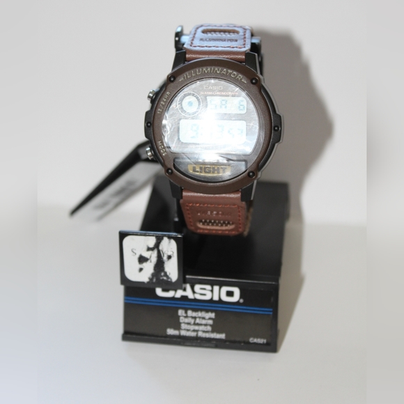 ✨🆕✨ Men's Casio Watch - Picture 4 of 5